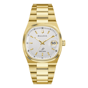 Gouden Bulova horloge met Romeinse cijfers en datumweergave op witte wijzerplaat.