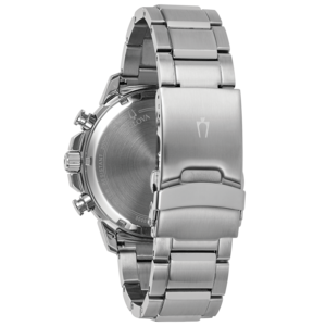 Zilveren horloge met metalen band en Bulova-logo op de achterkant.