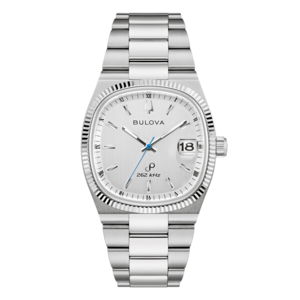 Bulova horloge, zilveren wijzerplaat, Romeinse cijfers, datumweergave, roestvrijstalen band.