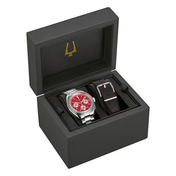 Horloge in zwarte doos met rode wijzerplaat en armband, Bulova logo
