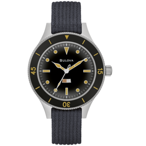 Bulova horloge met zwarte wijzerplaat en grijze band. Gouden accenten en details.