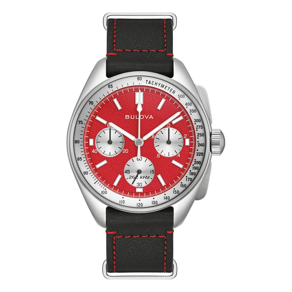 Rode Bulova horloge met zwarte band en tachymeter functie.