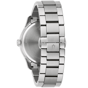 Horloge met metalen band, close-up van de behuizing en band, zilverkleurig