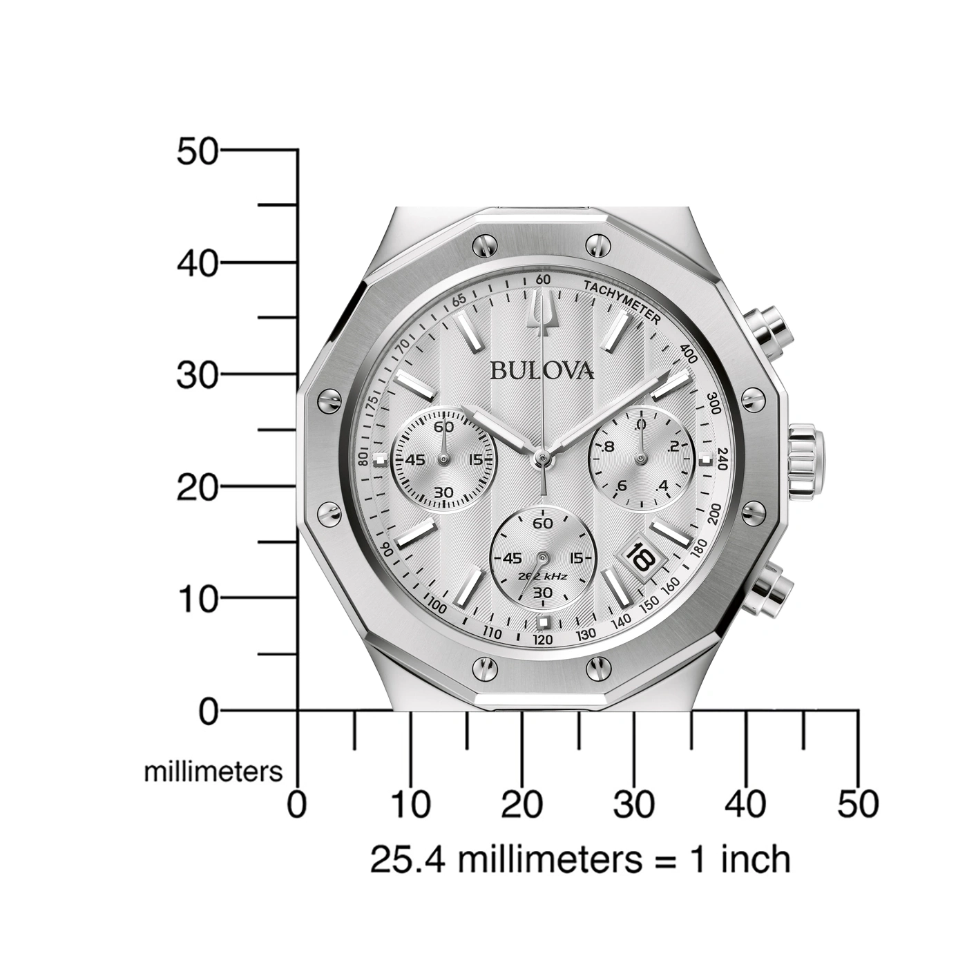 Zilveren Bulova horloge met tachymeter, datumweergave, millimeter schaal, en Bulova logo.