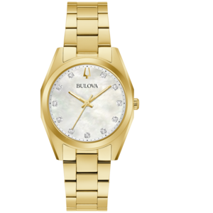 Gouden Bulova horloge met diamanten en parelmoer wijzerplaat, stijlvol.