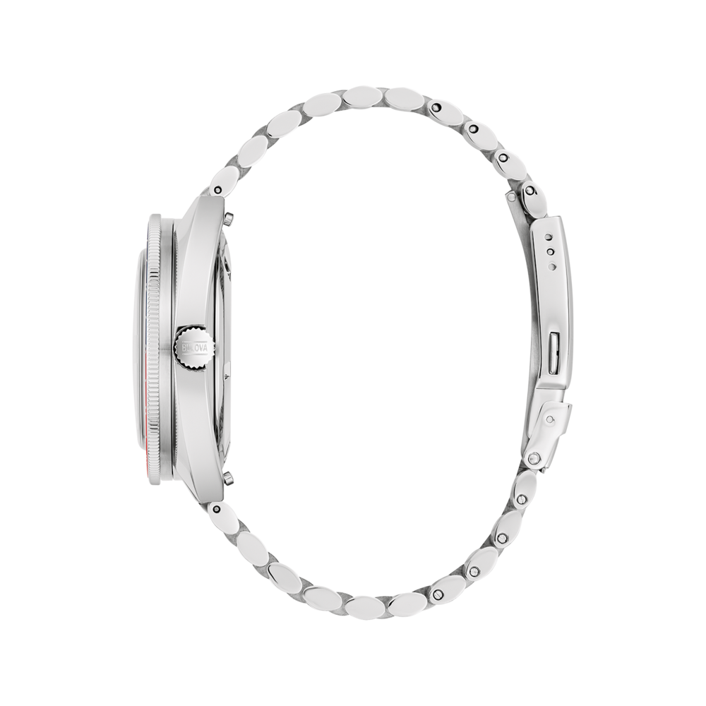 Bulova horloge, zilveren band, zijaanzicht, detailopname, elegant design, accessoire