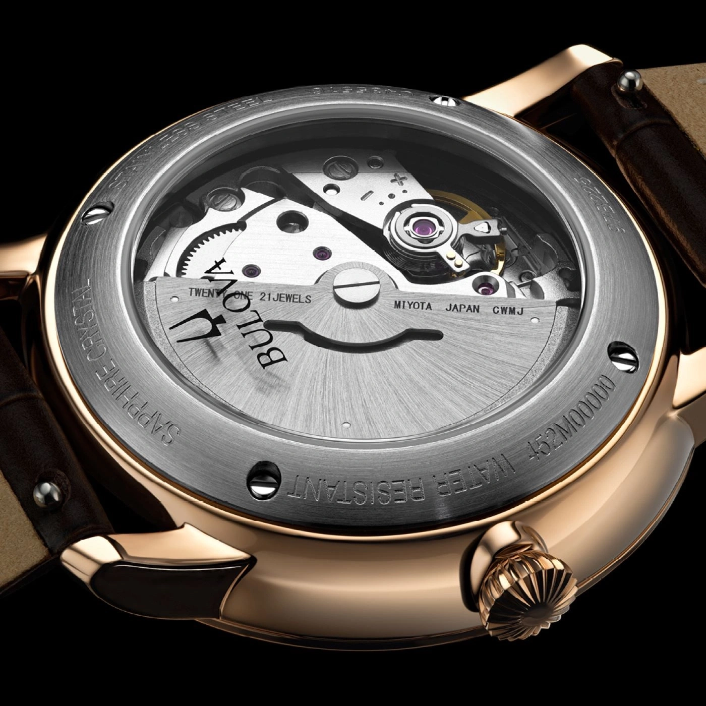 Bulova horloge, transparante wijzerplaat, mechanisch uurwerk, leren band, detailopname, close-up
