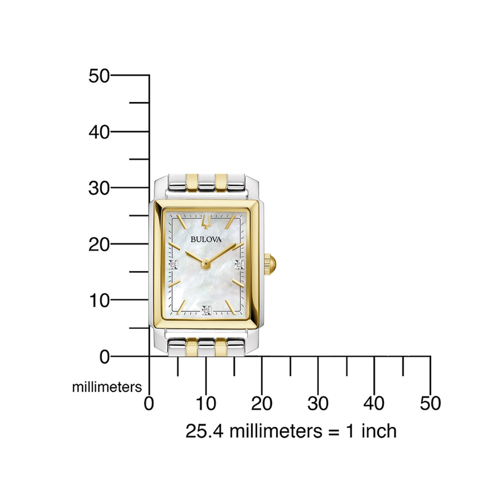 Horloge met gouden rand en wijzerplaat, meetschaal in millimeters, Bulova-logo.