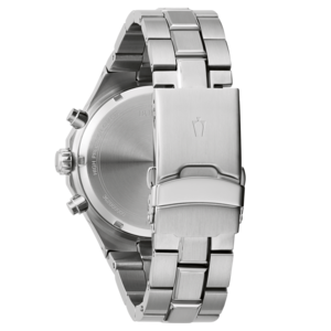 Achterkant van een zilveren horloge met armband en details.