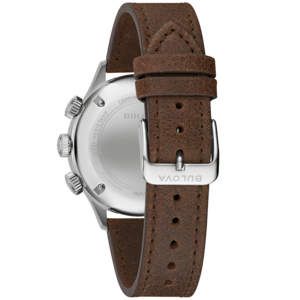Bulova horloge met bruine leren band en zilveren gesp, close-up