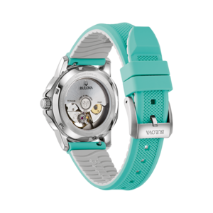 Bulova horloge met blauwe band, close-up van het uurwerk en de sluiting.