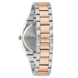 Horloge met zilveren en roségouden band, detailopname, close-up