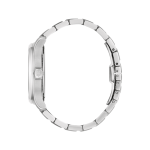 Zilveren horloge met armband, zijaanzicht, detailopname, elegant design, accessoire