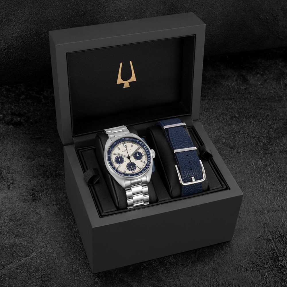 Horloge in doos met extra bandje, elegant en stijlvol design.