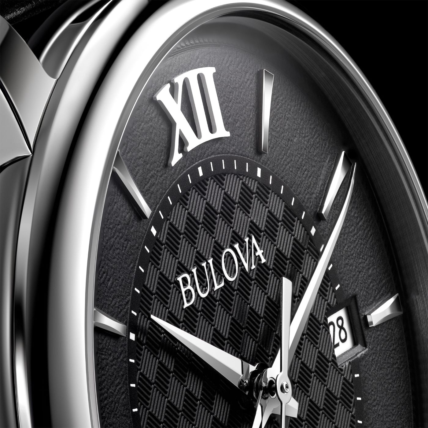 Close-up van een Bulova-horloge met Romeinse cijfers en datumweergave