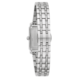 Close-up van een zilveren horloge met rechthoekige wijzerplaat en metalen band.